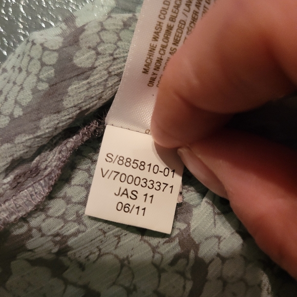 Old navy sheer tank with blue snake skin print - Picture 5 of 6